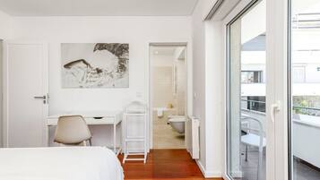 3 bedrooms, desk, iron/ironing board, WiFi