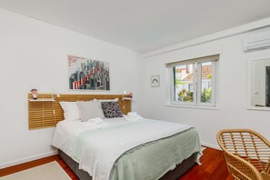 3 bedrooms, desk, iron/ironing board, WiFi