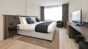 Comfort Double Room, 1 King Bed, City View | Pillowtop beds, minibar, in-room safe, desk