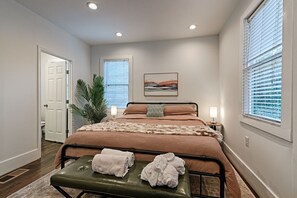 1 quarto, escrivaninha, espaço de trabalho para notebook