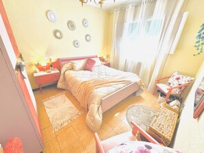 クラシック デュープレックス マウンテンビュー | 高級寝具、羽毛の掛け布団、低反発ベッド、セーフティボックス (室内)