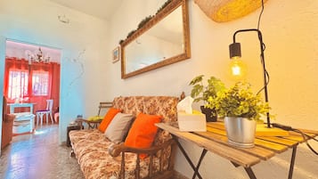 Classic-Maisonette, Bergblick | Wohnbereich | Flachbildfernseher
