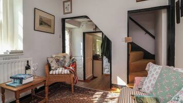 Cottage | Living area