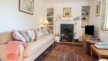 Cottage | Living area