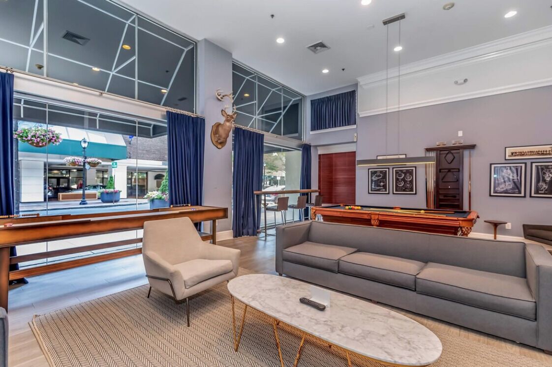 Luxury Accommodation Dead Center Downtown New Haven!