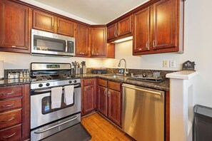 Fridge, microwave, oven, stovetop - Quiet North Park Luxury Condo w/Free Parking & A/C (San Diego)