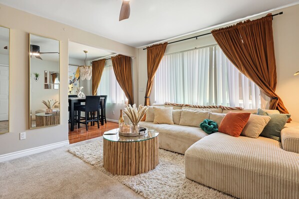 Smart TV, fireplace