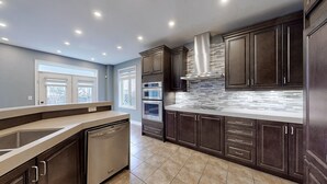 Interior - Spacious Family Haven: Modern 4-bedroom Luxury Home (Brampton)