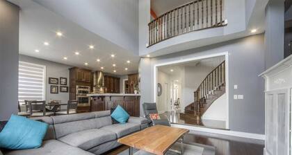 Spacious Family Haven: Modern 4-bedroom Luxury Home