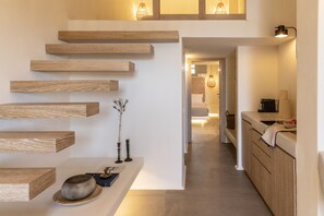 Superior Suite | Living area - Frescoes Luxury Suites (Santorini)