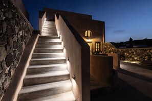 Exterior - Frescoes Luxury Suites (Santorini)