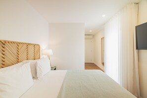 2 bedrooms, iron/ironing board, WiFi, bed sheets - Apartamento 04 (Ponta Delgada)