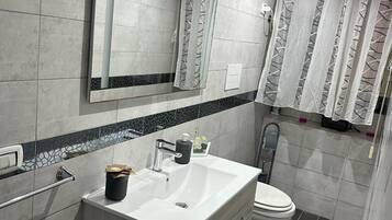 HÄrtork, handdukar, tvÄl och toalettpapper