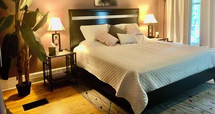 The Highland Fling, LOCATION, Walk to everything, restaurants & bourbon bars!