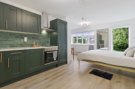 Superior Studio, Patio, Courtyard View | 2 bedrooms, individually furnished, free WiFi, bed sheets