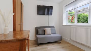 Superior Studio, Ensuite, Garden View | 2 bedrooms, individually furnished, free WiFi, bed sheets