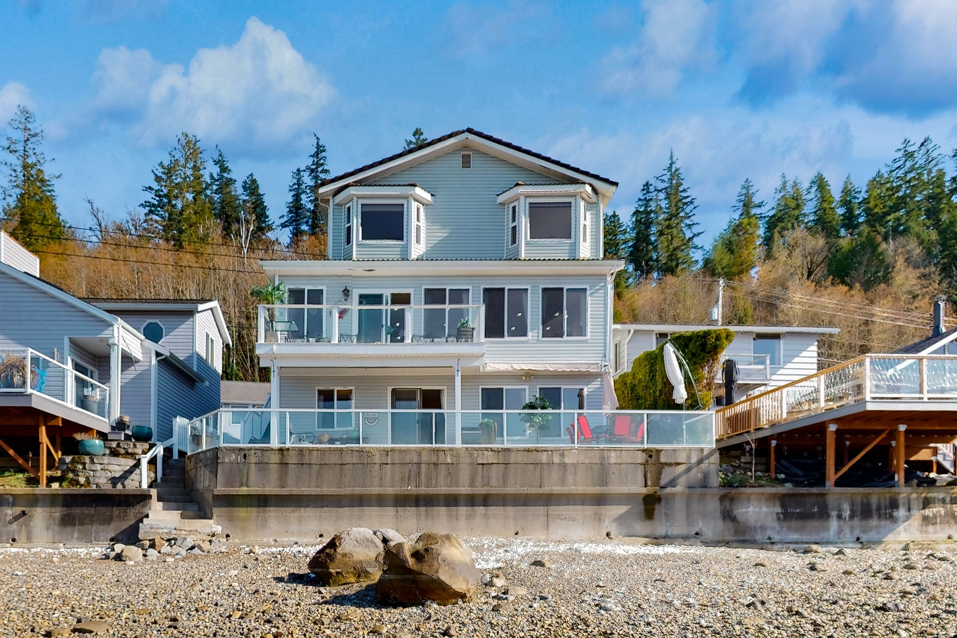 Spacious waterfront home with beach access, kayaks, grill, mtn views, & AC
