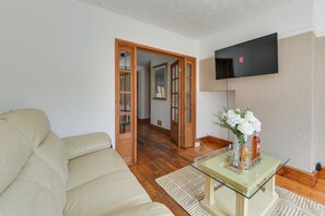 House | Living area - Remarkable 3-bed House in Middleton Manchester (Manchester)