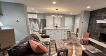 Country setting, only 20 minutes to downtown Hot Springs and Oaklawn Racetrack.