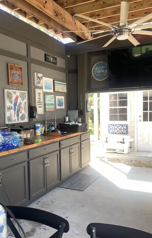 Private kitchen - RV lot with full hookups, few miles to Gulf Shores Beach (Foley)