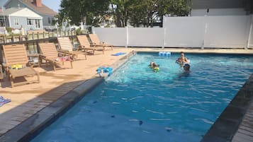 室外游泳池,恒温泳池