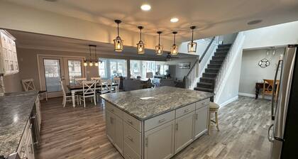 W. Fenwick Beach Retreat-Saltwater Pool and Canal Front! Minutes to Fenwick & OC