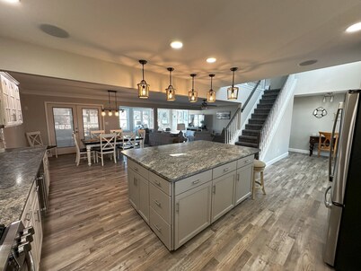 W. Fenwick Beach Retreat-Saltwater Pool and Canal Front! Minutes to Fenwick & OC