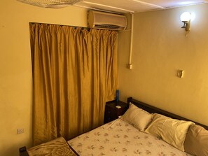 1 bedroom, WiFi, bed sheets - Tees Apartments (Freetown)