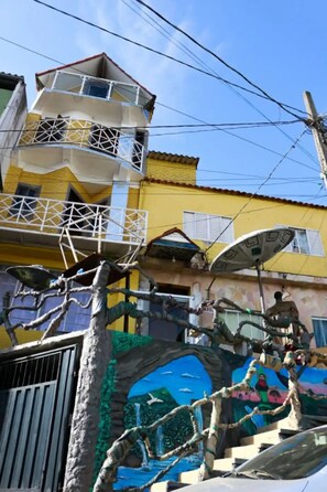 Exterior detail - Hospedagem Pirâmide. Otima Vista Para o pôr do sol (São Thomé das Letras)