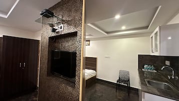 Premium Triple Room | 1 bedroom, Egyptian cotton sheets, premium bedding