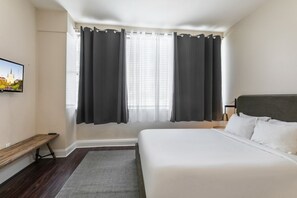 2 bedrooms, iron/ironing board, bed sheets - Modern Luxury: 2BR Condo with Rooftop Pool Oasis (New Orleans)