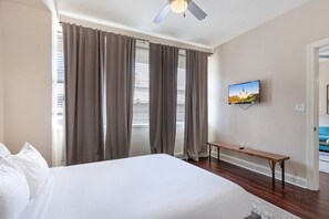 2 bedrooms, iron/ironing board, bed sheets - Elegant City Living: Stylish 2BR Condo with Pool Access (New Orleans)