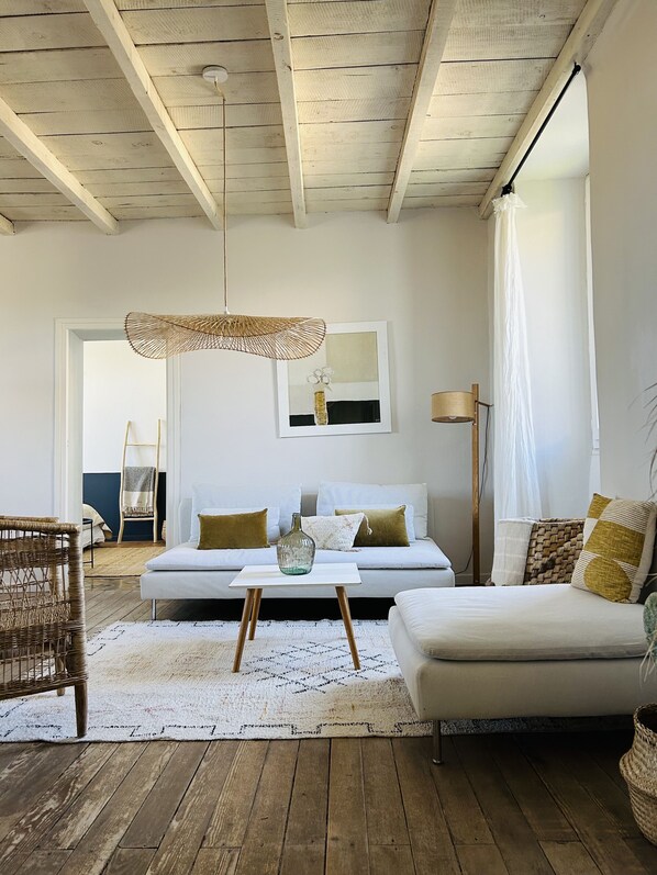 TV, books - Maison vue Mer , Proche Bastia (Bastia)