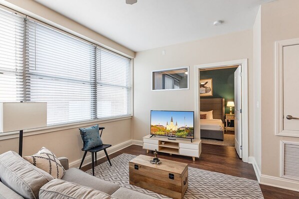 1 غرفة نوم ومكواة/لوح كي وملاءات أسرّة