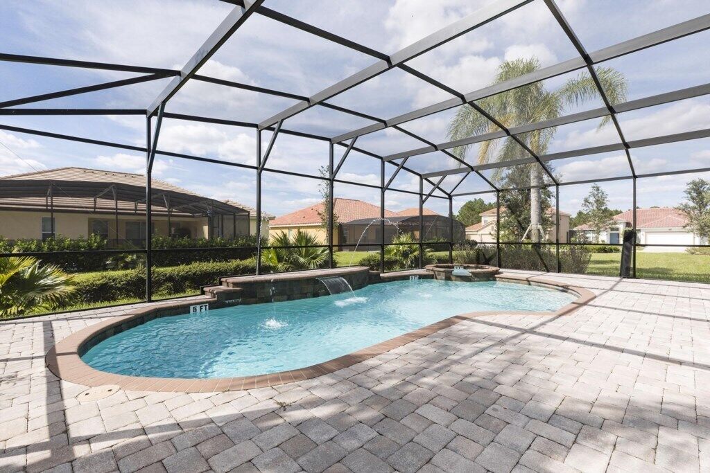Largest Pool 6 Bed Home with Private Pool and Spa