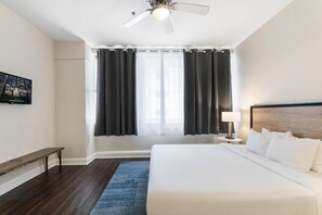 1 chambre, fer et planche à repasser, draps fournis