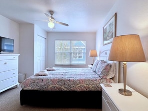 4 bedrooms, iron/ironing board, WiFi, bed sheets - Lovely Family Town home in Great Location (Kissimmee)