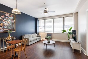 TV - Cityscape Serenity: Chic 1BR Condo with Rooftop Pool (New Orleans)