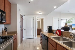 Refrigerador, microondas, horno, placa de cocina