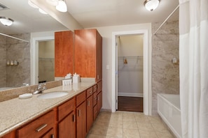 Hair dryer, towels - French Quarter Getaway: Stylish 1BR Condo with Pool Access (New Orleans)