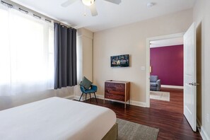 1 dormitorio, tabla de planchar con plancha, wifi y ropa de cama