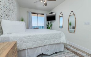 2 soverom, strykejern/-brett og sengetøy