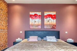 Habitación doble Confort | Escritorio, espacio para trabajar con laptop y cortinas blackout 