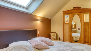 Bureau, espace de travail pour ordinateur portable, rideaux occultants