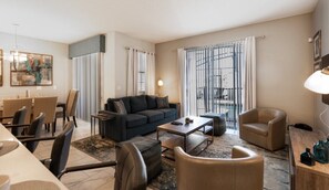 TV, foosball - Cozy 4 Bed Town Home with Splash Pool (Davenport)