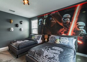 5 bedrooms, iron/ironing board, WiFi, bed sheets - Beautiful and Spacious 5 Bed Pool Home (Four Corners)