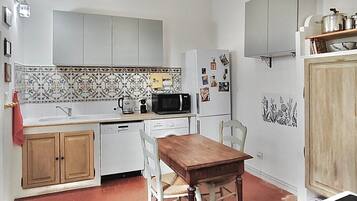 Réfrigérateur, micro-ondes, four, lave-vaisselle