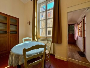 Dining - Au Croco fleuri, 50m des arènes, terrasse (Nîmes)