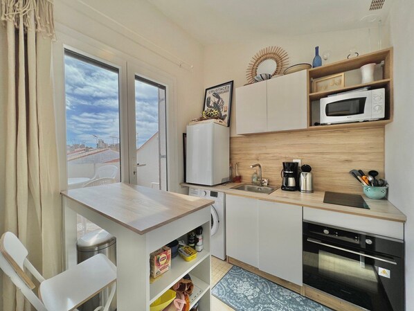 Refrigerador, microondas, horno, cafetera/tetera