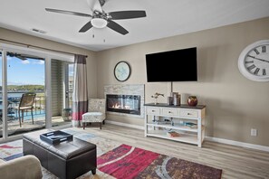 TV, fireplace